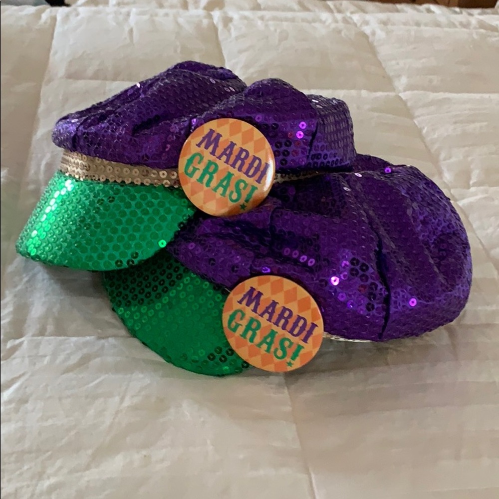 FESTIVE MARDI GRAS CAPS